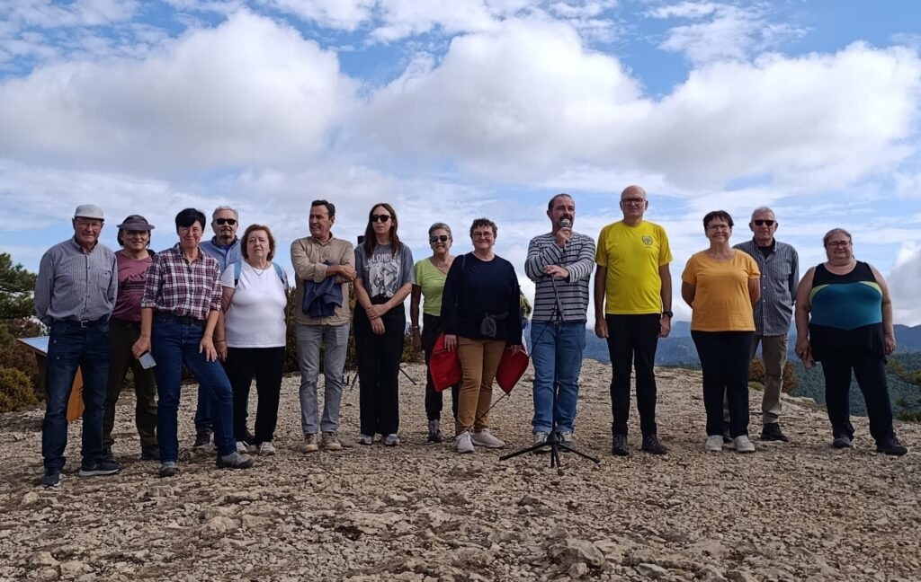Més de 300 persones celebren la trobada al Tossal del Rei, on s’uneixen Aragó, Catalunya i València