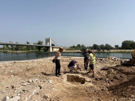Les obres de la plaça del Poador treuen a la llum l’antic pou que dona nom a l’espai