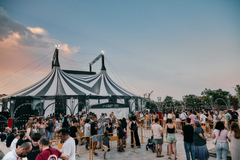 Deltebre Dansa celebra 20 anys consolidat com un espai de trobada intergeneracional i internacional de gran valor artístic