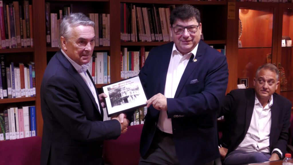 Florette Ibérica comparteix el seu model de negoci innovador amb empresaris del territori en un Cafè Cambra