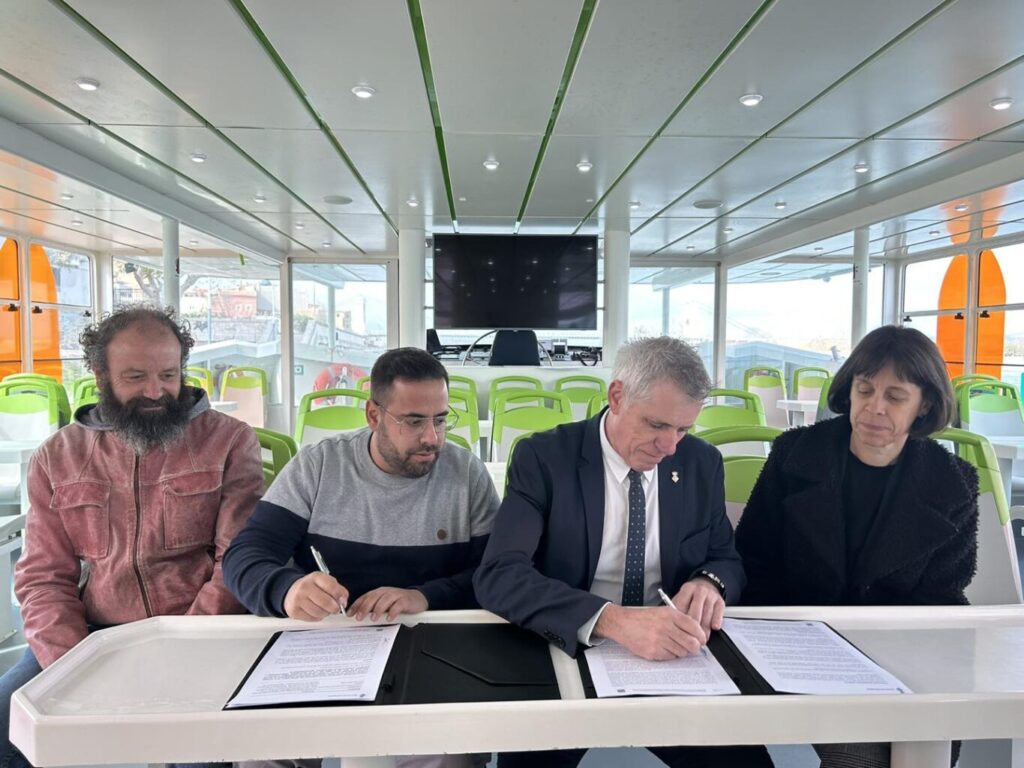 L’Ajuntament d’Amposta signa amb l’empresa adjudicatària el turisme sostenible amb ‘La Perla