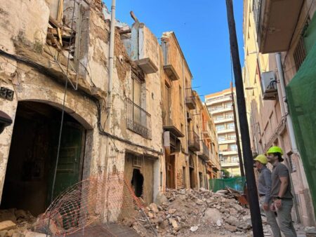 Amposta inicia les obres d’enderroc de tres habitatges del carrer Sant Antoni