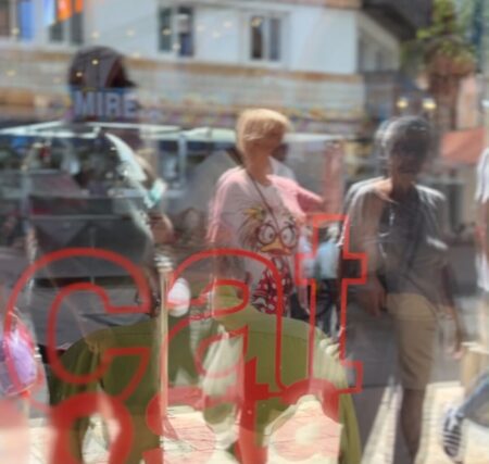 Els ajuts municipals al comerç permeten mobilitzar més de 300.000 euros d’inversió als establiments d’Amposta