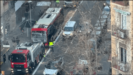 63 persones ateses després de la col·lisió de dos autocars a l’avinguda Diagonal de Barcelona