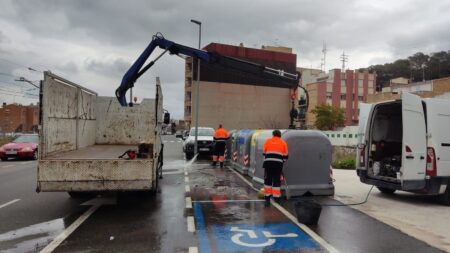 Tortosa inicia un pla intensiu de neteja de les illes de contenidors de residus a tots els barris i pobles