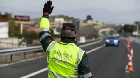 Detenen un conductor amb dos menors en situació irregular a l’Ampolla