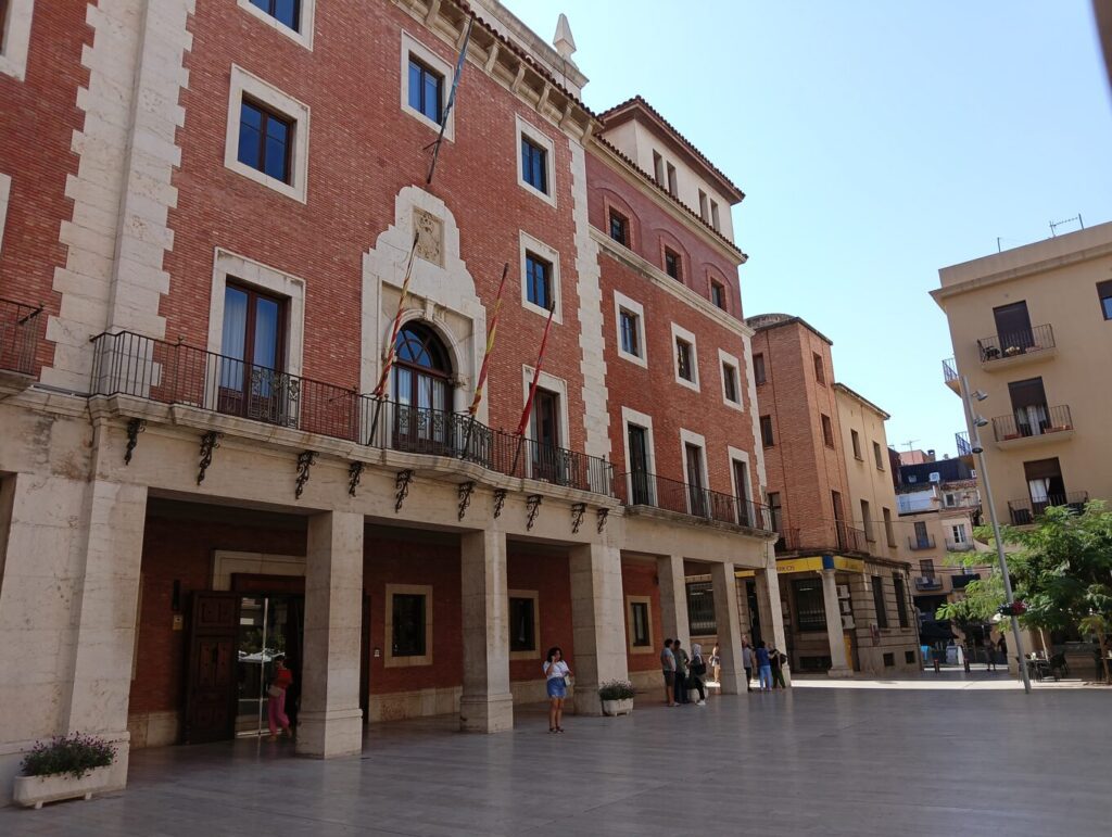 Set detinguts per una xarxa d’empadronaments fraudulents a Tortosa que hauria facilitat inscripcions fictícies al padró a canvi de diners