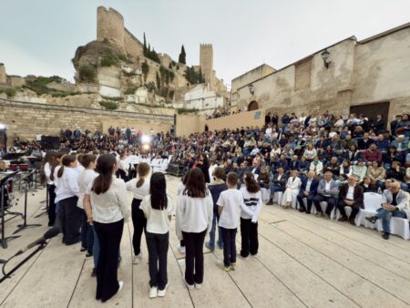 Un concert multitudinari reuneix més de 200 joves músics percelebrar els cinquanta anys de l’Escola i Conservatori de Música de la Diputació a Tortosa