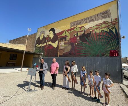Els Reguers recupera la memòria de la cooperativa cabassera amb un mural artístic