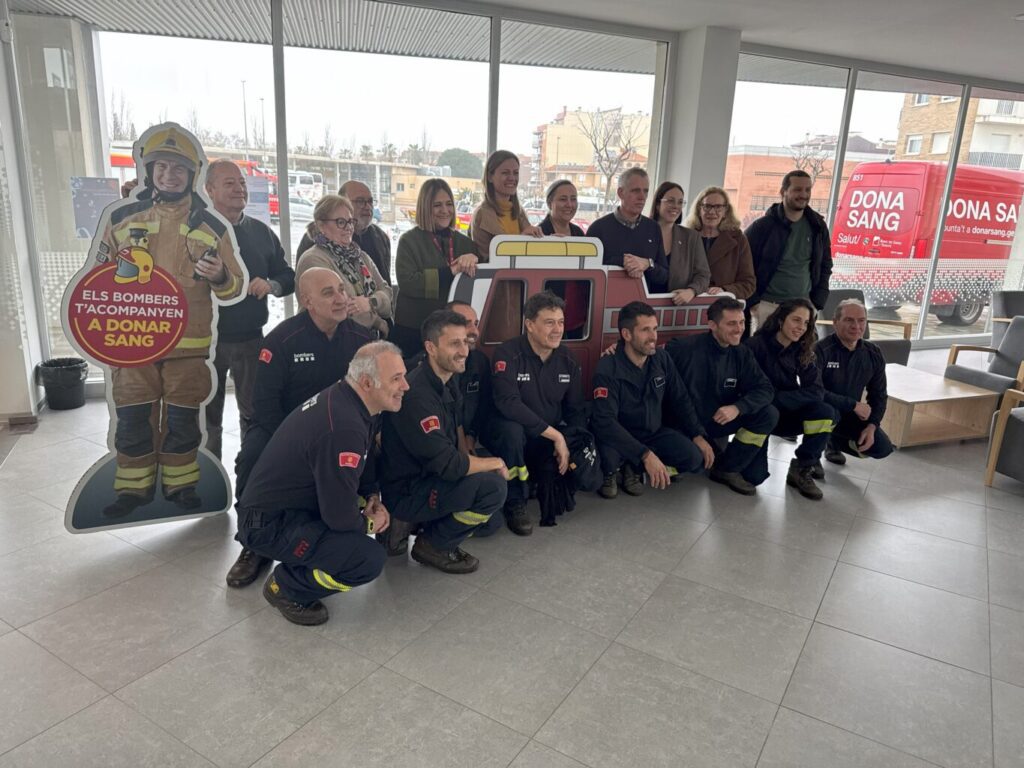 Tret de sortida en una nova campanya de “Els bombers t’acompanyen a donar sang”
