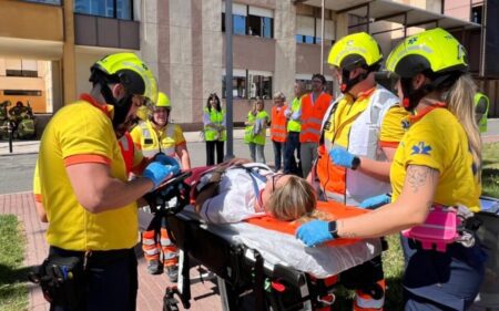 Simulacre d’incendi a l’Hospital Santa Creu de Jesús per posar a prova el seu Pla d’Autoprotecció
