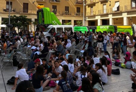 Tortosa celebra el final de curs del Pla Educatiu d’Entorn amb una festa a la plaça de l’Ajuntament