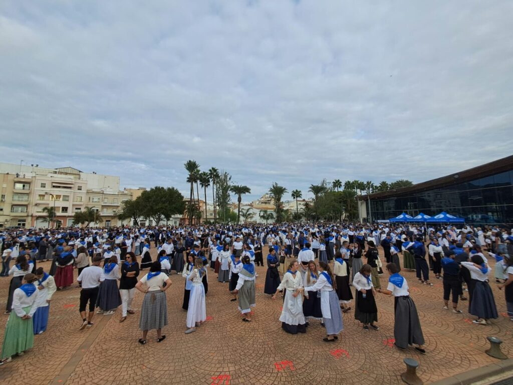 La Ràpita entra al Guinness: 972 persones ballen la jota alhora i baten el rècord mundial
