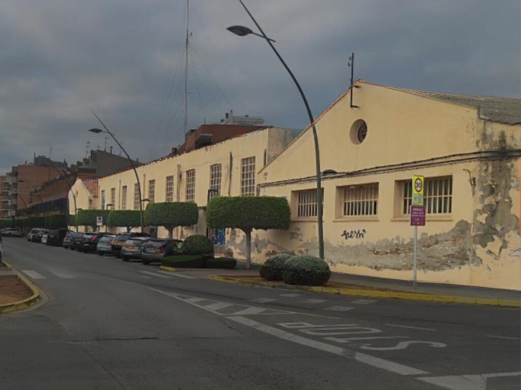 Benicarló posa en marxa l’enderroc de l’antic parc de bombers per obrir pas a una nova rotonda