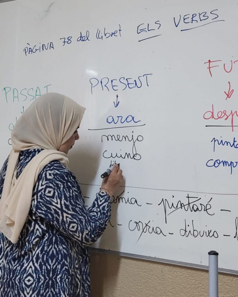 Més de 200 persones participen en formacions en llengua i valors a Amposta