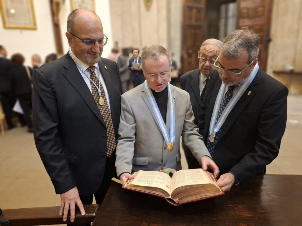 La família Beguer-Salvador fa donació d’un Missal Romà a l’Arxiconfraria de la Cinta