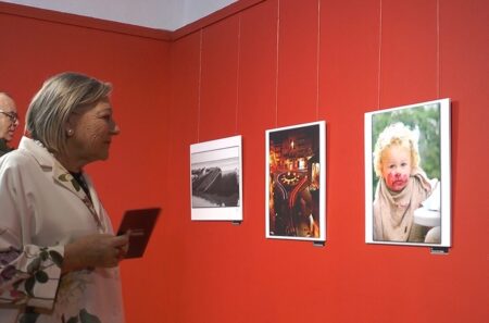 Divuit mirades fotogràfiques es reuneixen en l’exposició col·lectiva “Ull viu” a Vinaròs
