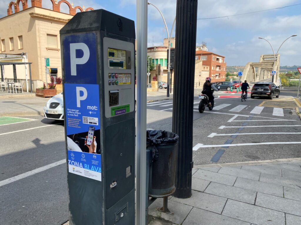 L’Ajuntament de Móra d’Ebre millora el sistema de zona blava amb la plataforma Mot-aparcar