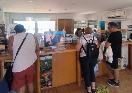 Peníscola ha atés, aquest juliol, més de 20.000 consultes en les oficines d’informació turística