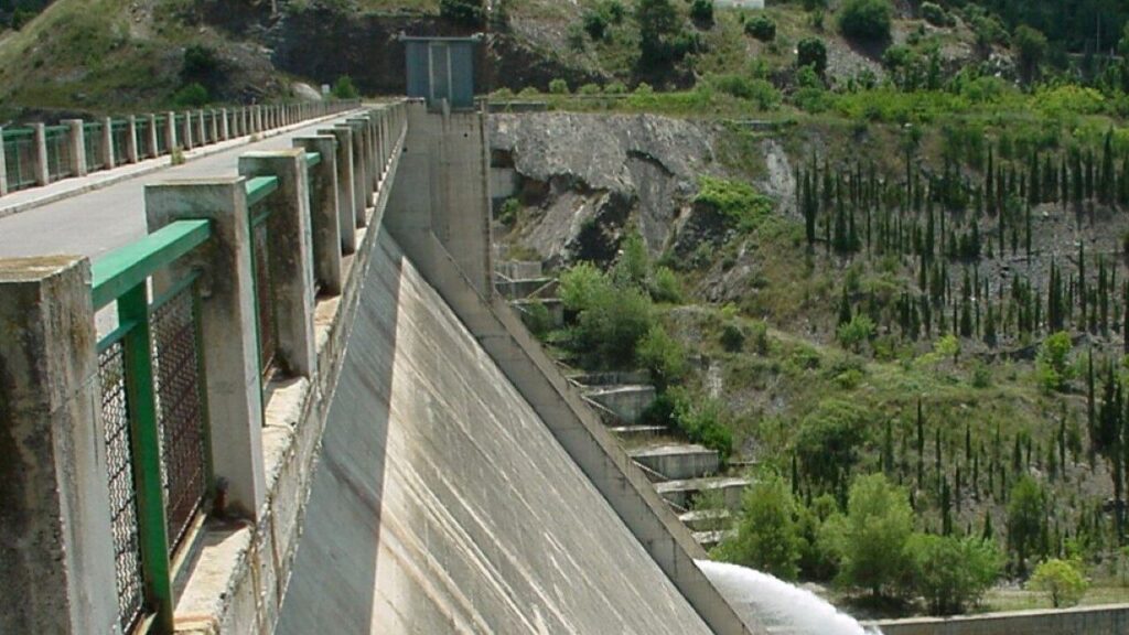 S’impulsen millores en els elements per alliberar aigua des de la presa de Siurana, amb una inversió superior al milió d’euros