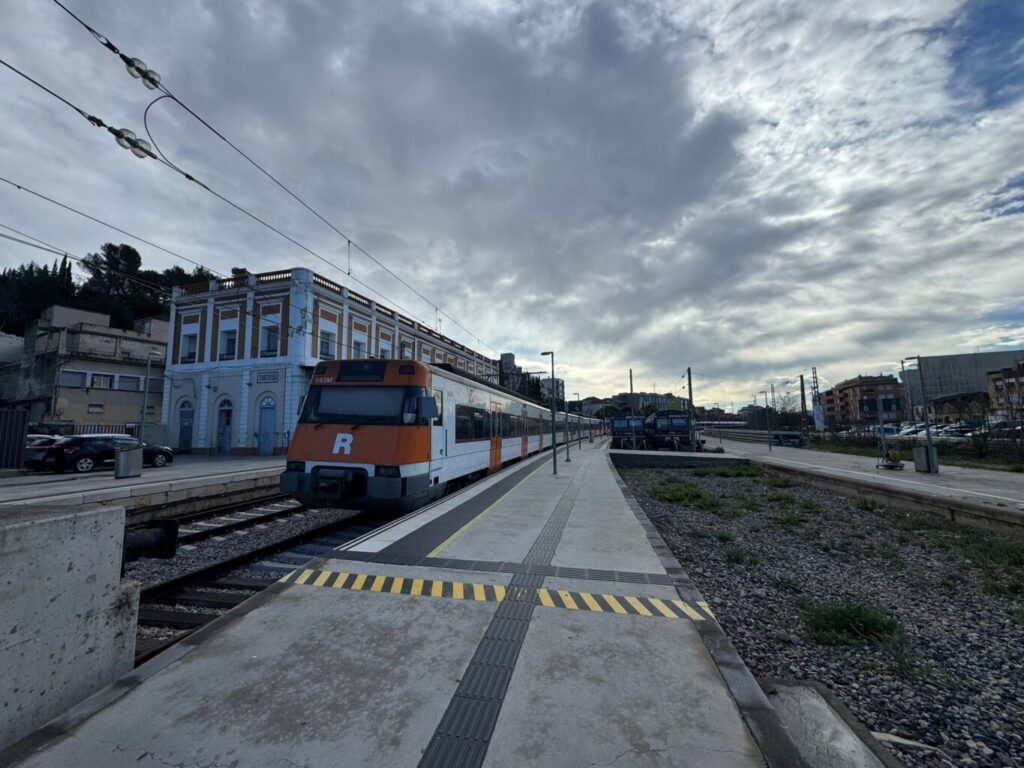 Els trens de Rodalies continuen aturats a les Terres de l’Ebre en el segon dia de paralització del servei