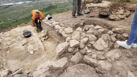 Les excavacions a la Cogula treuen a la llum un poblat de fa 2800 anys molt ben conservat