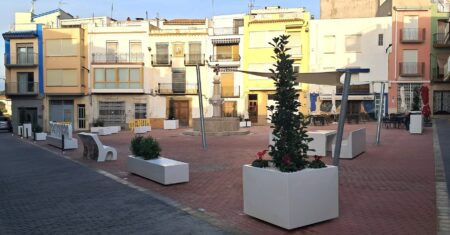 Traiguera inaugura la nova plaça La Raval que vol homenatjar la identitat i associacionisme local