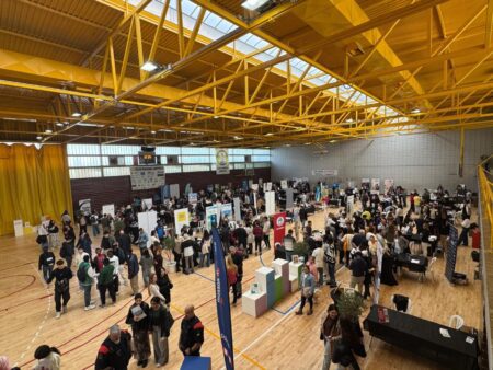 La Fira d’Ocupació d’Amposta celebra la seva vuitena edició amb més de 60 participants per abordar la paradoxa laboral del territori