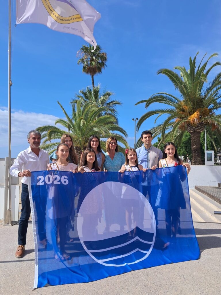 Benicarló hissa un any més la bandera blava a la platja del Morrongo i dona el tret de sortida a la temporada de platges