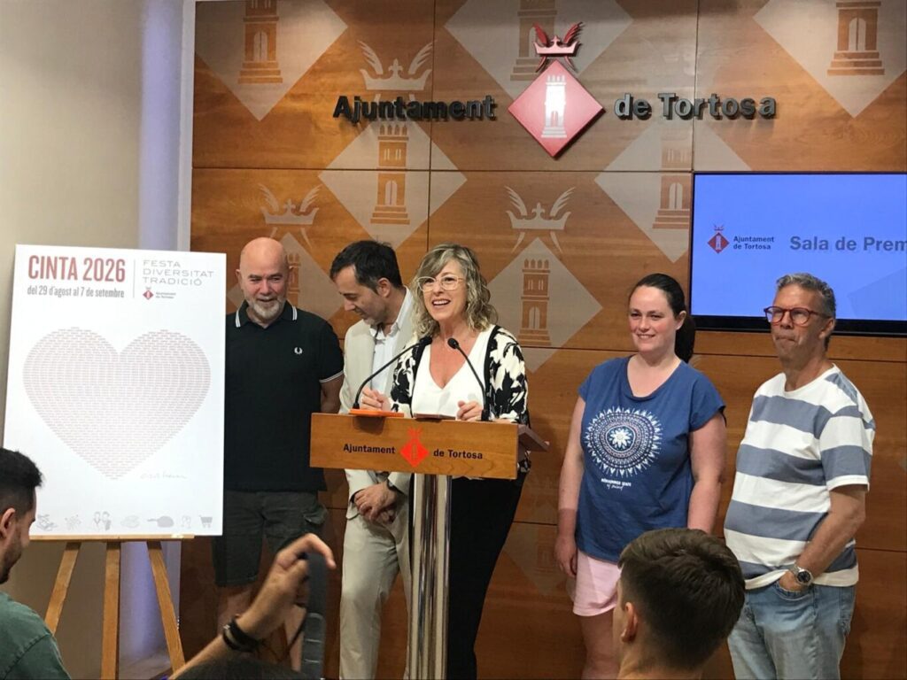 Tortosa presenta el cartell de la Cinta 2026, un cor fet amb 874 cintes, i la Fundació Mercè Pla com a pregonera